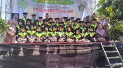 TPQ Babussalam Tambakrejo Krembung Meluluskan 30 Santri: Sebuah Kilauan Cahaya Al-Qur’an di Desa Tambakrejo