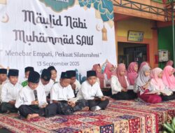 MI Ma’arif Pagerwojo Tanamkan Teladan Nabi Lewat Peringatan Maulid
